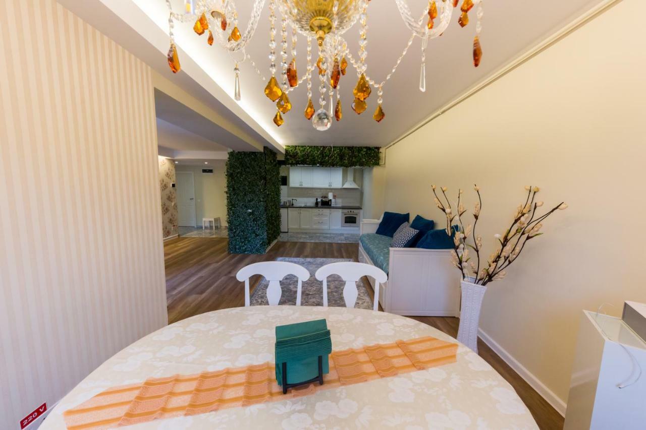 Carol Apartment *